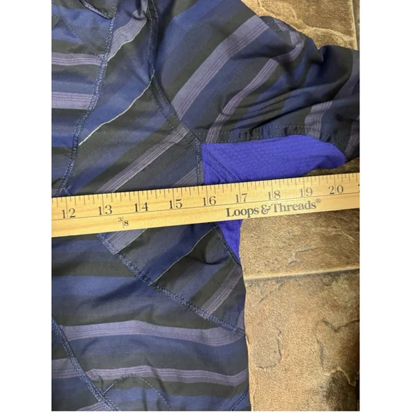 Lululemon Women's 4 Blue Black Striped Zip Front Run Hustle Jacket Packable Hood - Picture 14 of 14